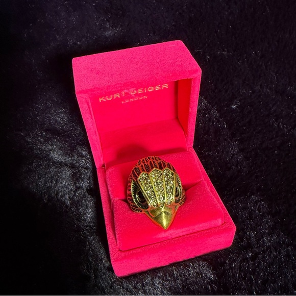 🦅✨ Kurt Geiger Gold Eagle Head Crystal XL Ring - Picture 8 of 11